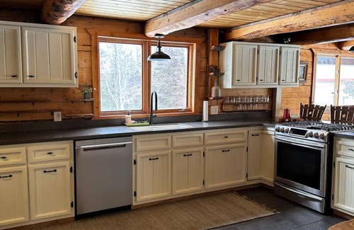Cohoe Cabin | Log Cabin with Mountains and Lake View, enjoy relaxing in the hot tub