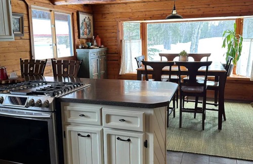 Cohoe Cabin | Log Cabin with Mountains and Lake View, enjoy relaxing in the hot tub
