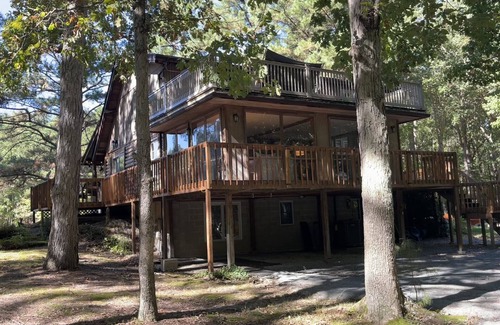St. Michaels Cabin | Log Cabin, Woodland Retreat, Family & Pet-Friendly-St. Michaels