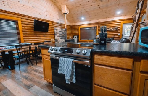 Danville Cabin | Log Haus- Cabin in Amish Country