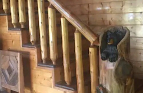 Yellville House | LOG HOME CANINE RETREAT