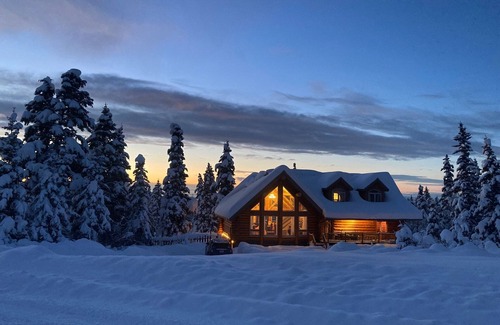 Rabbit Creek Apartment | Log home mother-in-law apartment in scenic Anchorage hillside neighborhood