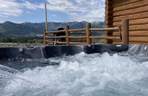 North Snyderville Basin House | LOG HOME PRIVACY! STUNNING VIEWS ~ 8 MIN TO SKI~ TRAILS ON THE PROPERTY