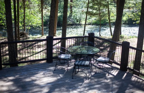 Darby House | Log Home with HUGE deck and riverfront access! Near set of YELLOWSTONE :)
