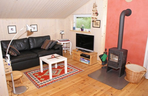 Damp House | Log house with parking lot in front of the front door - Log house with fence