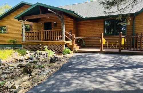 Shell Knob House | Log Ranch on 240ft bluff overlooking Table Rock Lake