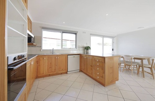 Warrnambool House | Logans Beach Whale Nursery Apartments - BeachHouse