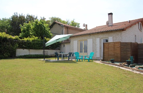 Meschers-sur-Gironde House | Logement 4p. close to beach and center with garden + all on foot +