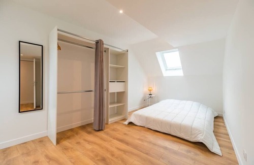 Guingamp Apartment | Logement D'exception : 8 Chambres et Babyfoot