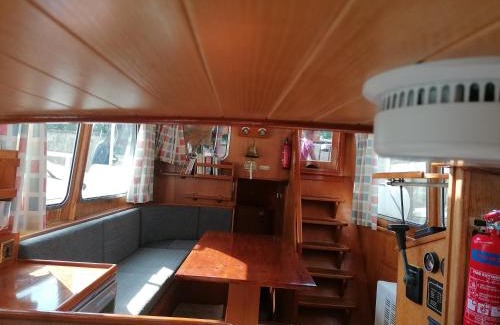 Cognac Boat Rental | Logement insolite, Péniche Hollandaise