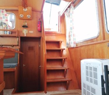 Cognac Boat Rental | Logement insolite, Péniche Hollandaise