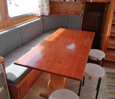 Cognac Boat Rental | Logement insolite, Péniche Hollandaise