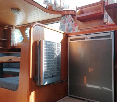 Cognac Boat Rental | Logement insolite, Péniche Hollandaise