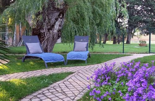Caumont-sur-Durance Apartment | Logement lumineux, entièrement rénové avec jardin