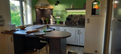 Caumont-sur-Durance Apartment | Logement lumineux, entièrement rénové avec jardin
