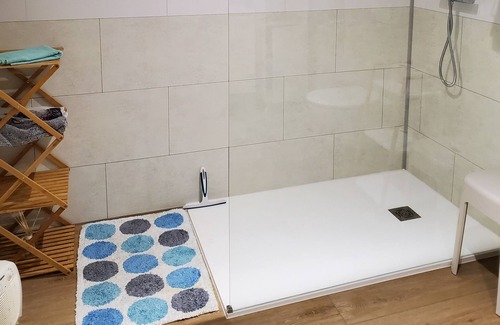 Cransac Apartment | Logement Spacieux et Serein Dans une Jolie Maison de Campagne