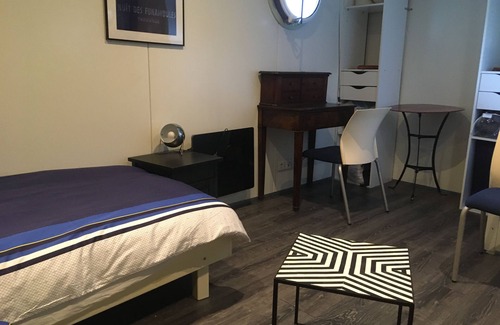 Bois Blancs Boat Rental | Logement sur une Péniche Dans un Cartier Calme Face à Euratechnologie