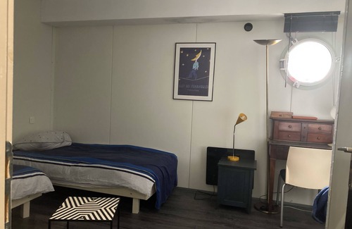 Bois Blancs Boat Rental | Logement sur une Péniche Dans un Cartier Calme Face à Euratechnologie
