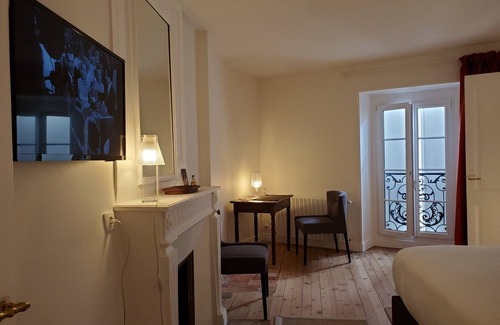 Cognac Bed & Breakfast | Logis des Tourelles, the Salignac room (3 people)