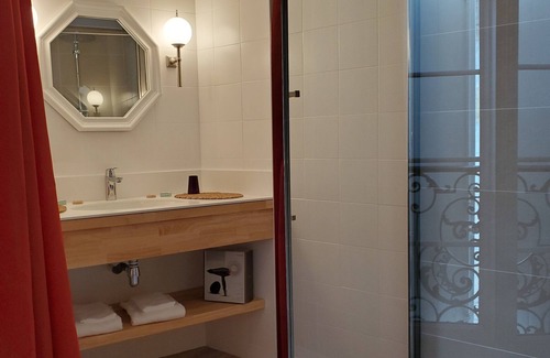 Cognac Bed & Breakfast | Logis des Tourelles, the Salignac room (3 people)