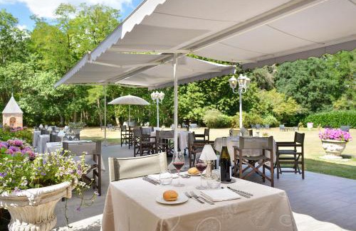 Salbris Hotel | Logis Domaine De Valaudran
