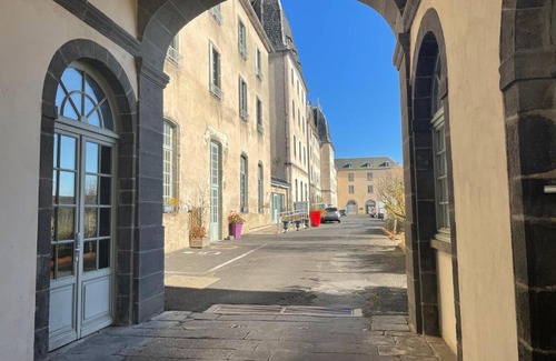 Saint-Flour Hotel | Logis Hôtel Ancien Grand Séminaire