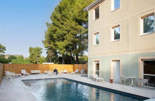 Saint-Cyr-sur-Mer Hotel | Logis Hôtel de Port d'Alon - St Cyr sur Mer