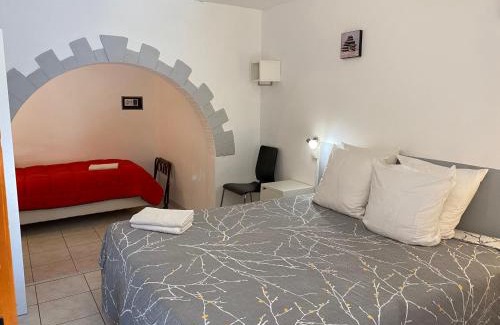 Marseillan Hotel | LOGIS Hôtel La Chaumière