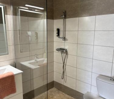 Marseillan Hotel | LOGIS Hôtel La Chaumière