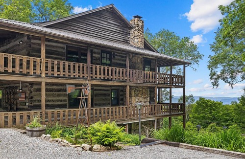 Wolf Laurel Cabin | Logs of Luxury Cabin - Golfers Dream