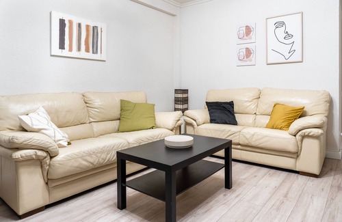 Delicias Apartment | LOIRA VIÑAZA: Modern and functional 4-bedroom apar