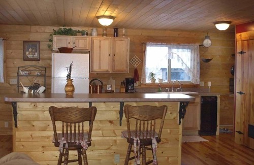 Silverton Apartment | Lola's Place - Your Mountain Home Away from Home nOHV off street Parking