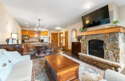 River Run Apartment | Lone Eagle 3017