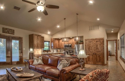 Fredericksburg Cabin | Lone Star Cabin No. 5