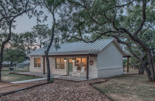 Fredericksburg Cabin | Lone Star Cabin No. 6