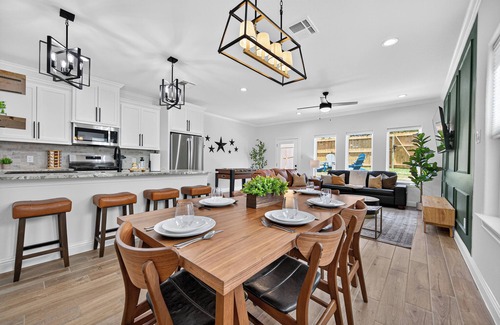 April Sound House | Lone Star - Elevated Lakeside Retreat