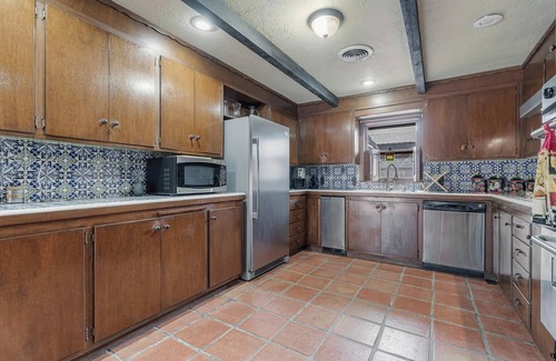 Elmwood Area House | Lone Star Hacienda - Resort-Style Texas Charm