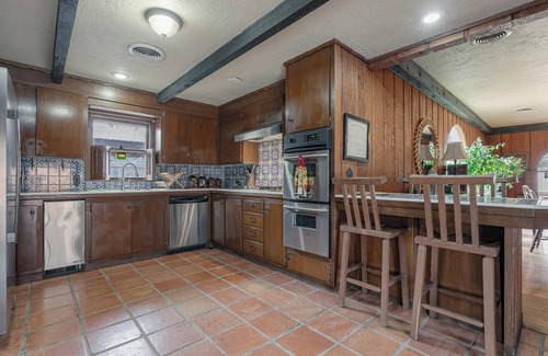 Elmwood Area House | Lone Star Hacienda - Resort-Style Texas Charm