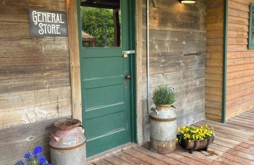 Idaho Falls Apartment | Lone Wolf Cabin At Mountain River Ranch