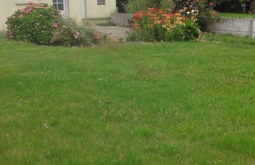 Pleboulle House | Longère Bretonne Dans un Écrin de Verdure