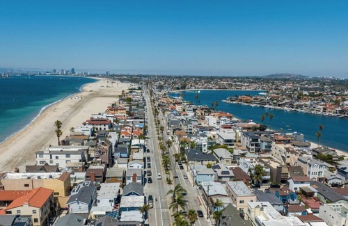 Peninsula House | Long Beach Peninsula Vacay Stay steps from the sand and beautiful Bay!