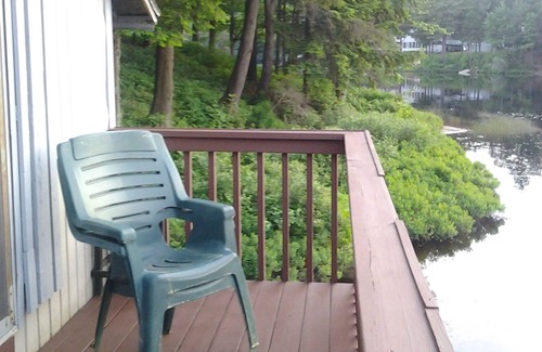 Croghan Cabin | LONG POND CABIN SURROUNDED BY WATER w/Great Sandy Beach