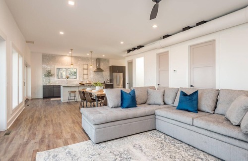 Laurel Park House | Long Range Mtn Views Next to Jump Off Rock! Ultra Modern, Very Unique Open Floor