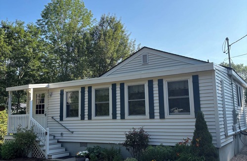 York Beach House | Long Sands Beach- 2 blocks away! Super Clean-Very nice 3+ bedroom cottage.