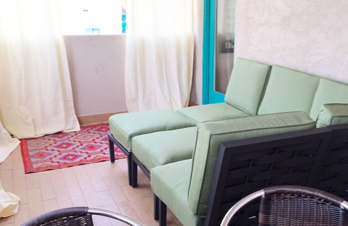 Pacific - Edison Apartment | LONG TERM - EXTENDED STAY - Free-standing Modern Studio. Free Parking