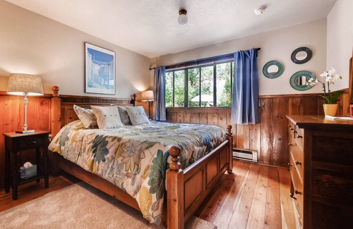 Steamboat Springs House | Long Term Steamboat Springs Historic Log Cabin