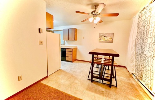 Moorhead House | Long -terms Stays and Short-term Terms Stays, Sleeps up to 10 people and pets.