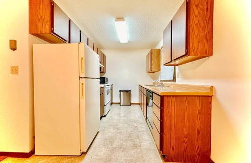 Moorhead House | Long -terms Stays and Short-term Terms Stays, Sleeps up to 10 people and pets.