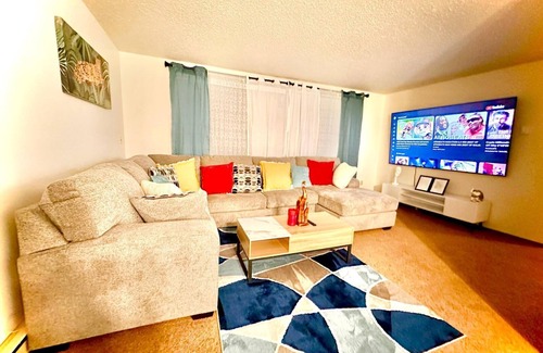 Moorhead House | Long -terms Stays and Short-term Terms Stays, Sleeps up to 10 people and pets.
