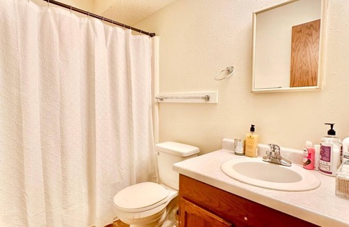 Moorhead House | Long -terms Stays and Short-term Terms Stays, Sleeps up to 10 people and pets.